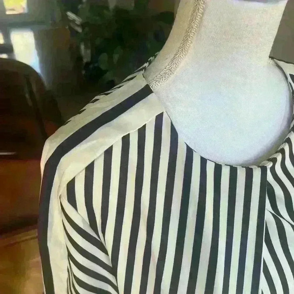 KoanDaily ladies large high low blouse. Long sleeve black and white stripe NWOT - Picture 8 of 13